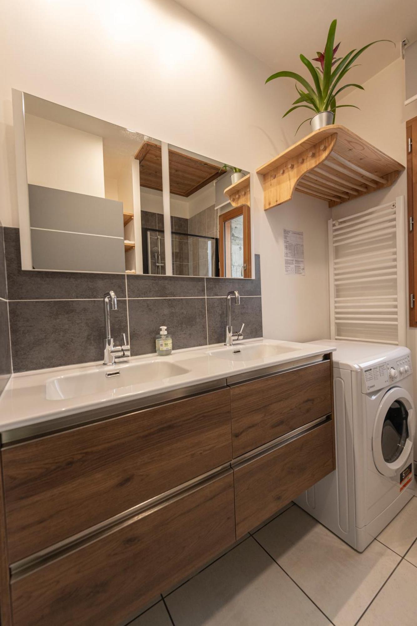 Le Cosy Apartment กิลเลสตร์ ภายนอก รูปภาพ